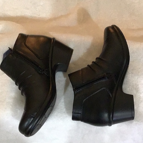 Croft And Barrow Sandtiger Ankle Boots - Picture 8 of 12